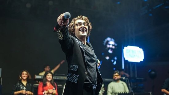 Main Sonu Nigam Hoon, Samjha?” – College Concert Bana Live Drama Show! Main Sonu Nigam Hoon, Samjha?” – College Concert Bana Live Drama Show!